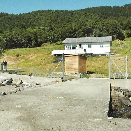 Holiday home 5 Person In Aver Y Stokke (More og Romsdal)