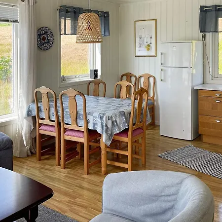 Feriehus 5 Person Holiday Home In Averoy Stokke (More og Romsdal)