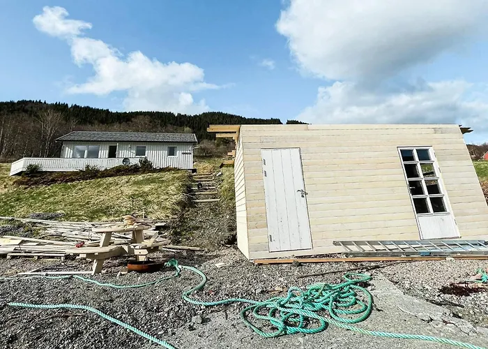 Feriehus 5 Person In Averoy *
