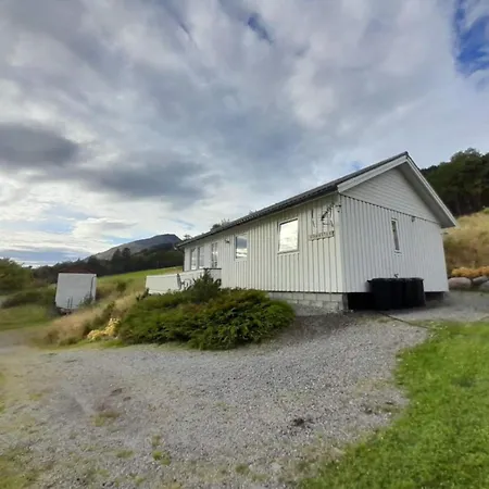 5 Person In Averoy Stokke (More og Romsdal)