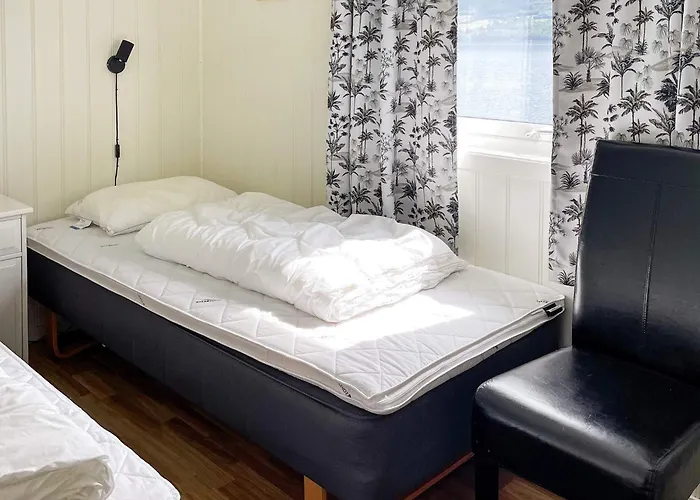 5 Person In Averoy *