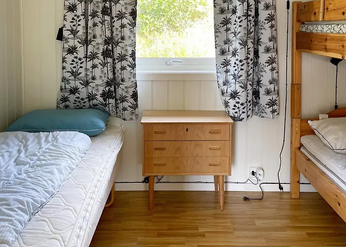 5 Person In Averoy Stokke (More og Romsdal)