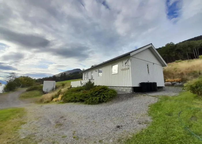 5 Person In Averoy Stokke (More og Romsdal)